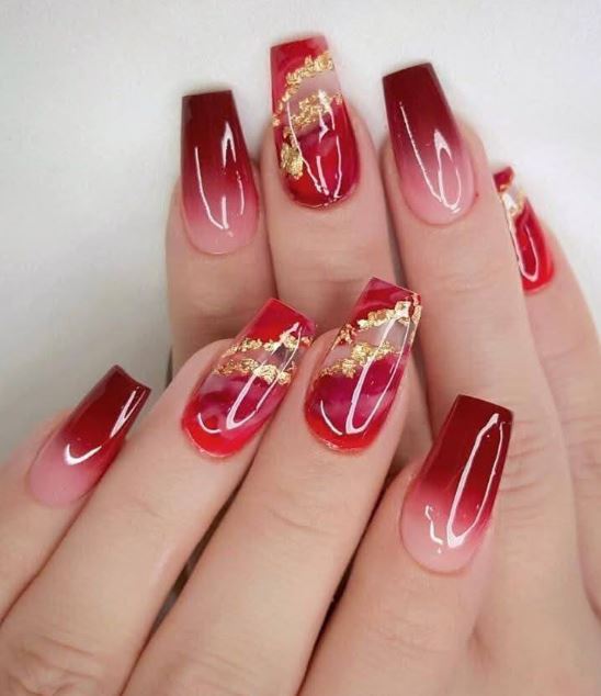Tendências de unhas vermelhas modernas.