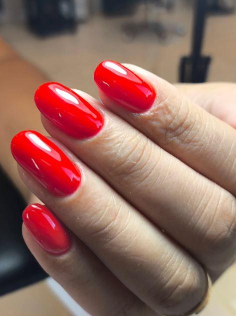 Fotos de unhas vermelhas elegantes.