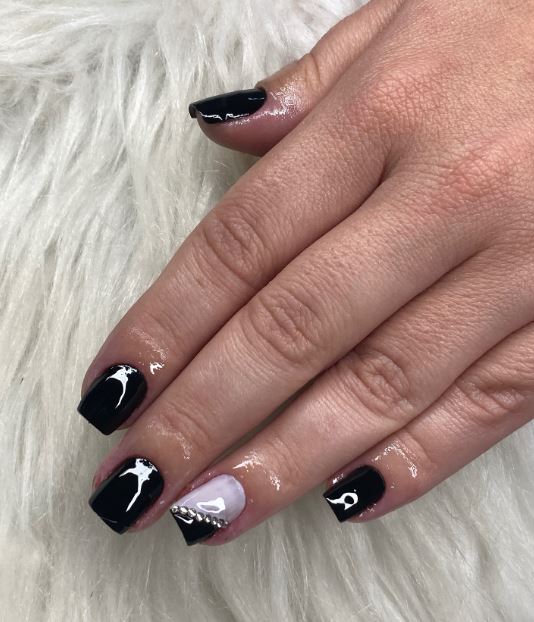 Unhas pretas longas decoradas com design exclusivo