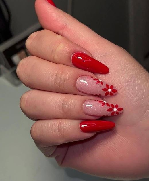 Fotos de unhas vermelhas decoradas.