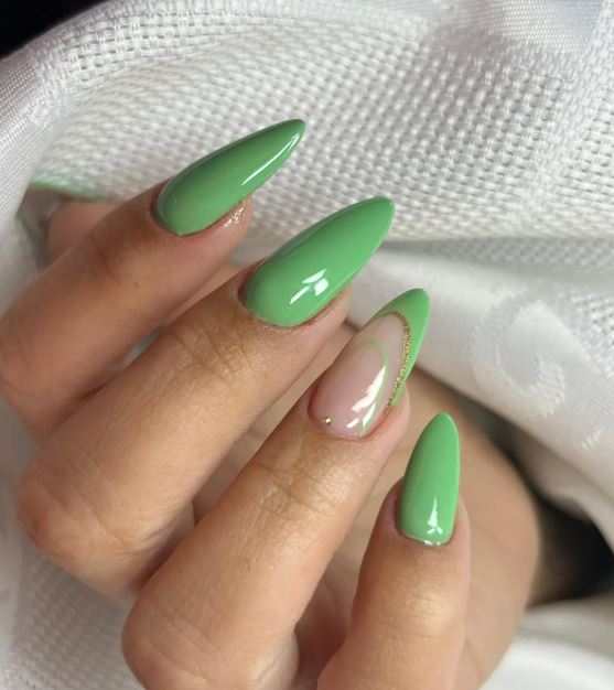 Unhas verdes oliva com estilo sofisticado e delicado