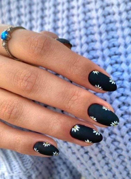Unhas pretas elegantes com brilho discreto