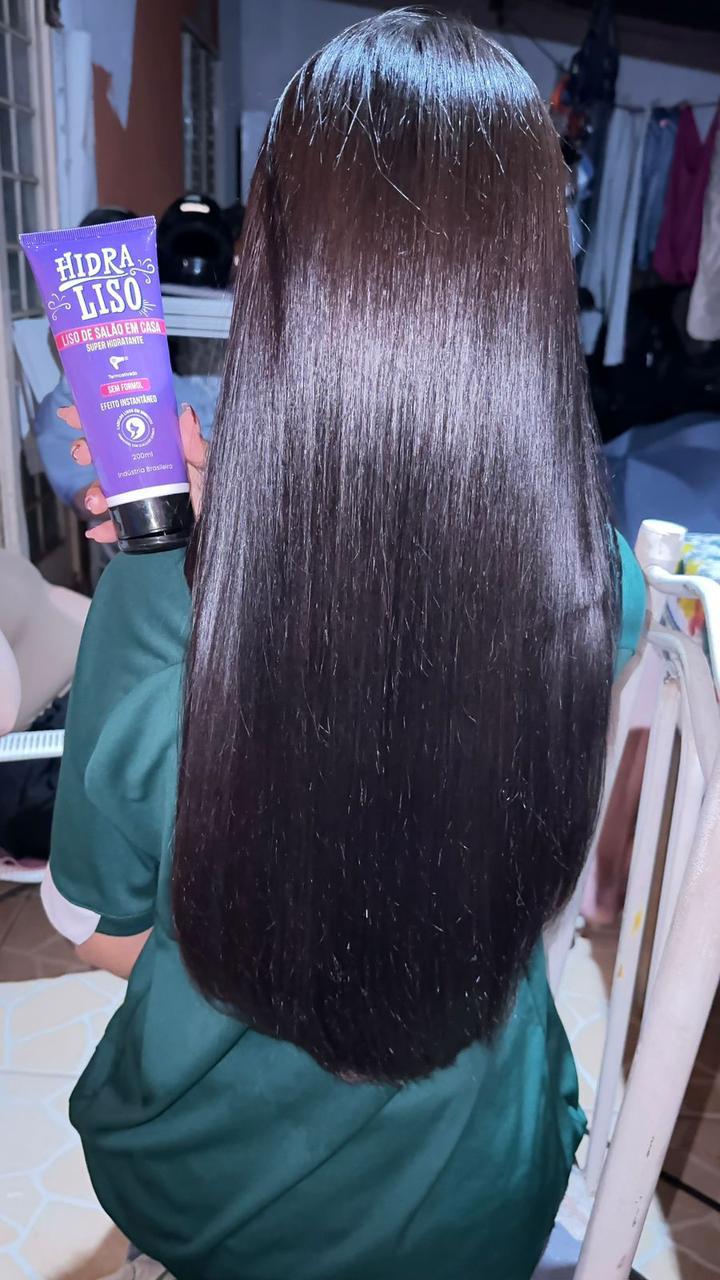 Cabelo tratado com Hidraliso antes e depois com aparência saudável