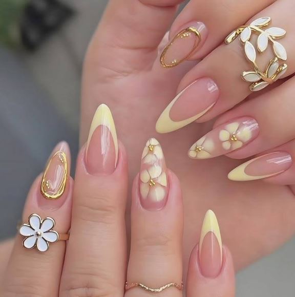 Unhas amarelas com estilo romântico e delicado.