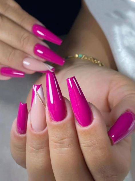 Unhas rosa feminino com estilo delicado.