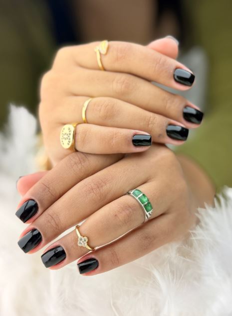 Unhas pretas com efeito marmorizado elegante