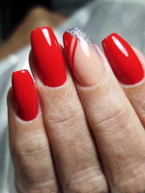 Fotos de unhas vermelhas para se inspirar.