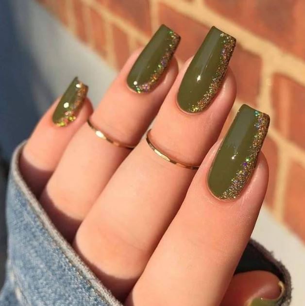 Unhas verdes com design exclusivo delicado e moderno