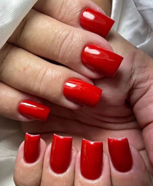 Unhas vermelhas lindas e sofisticadas.