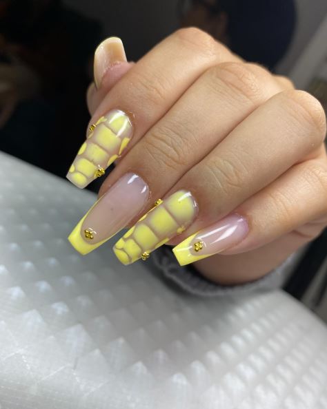 Unhas amarelas simples e bonitas para o dia a dia.