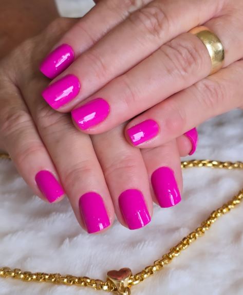 Unhas rosas decoradas simples para o dia a dia.
