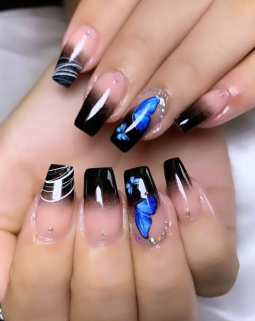 Unhas pretas e brancas decoradas estilo moderno