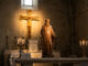 Oração de São Bento A Cruz Sagrada Seja Minha Luz – Significado, Poder Espiritual e Como Rezar!