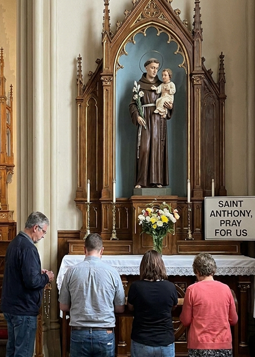 Benefícios espirituais da oração de santo antônio.