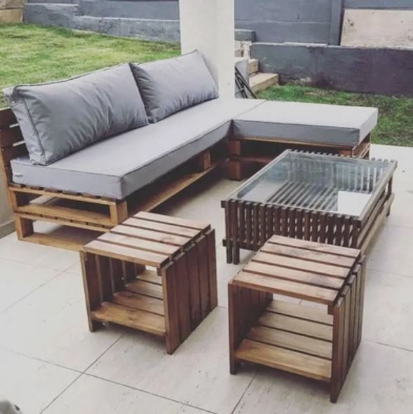 Ideias de sofá de pallet simples e barato para decoração.