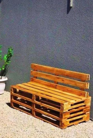 Sofá de pallet artesanal com estilo exclusivo.