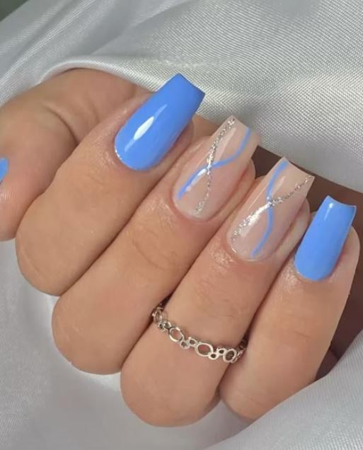 Unhas azuis decoradas para casamento e festa.